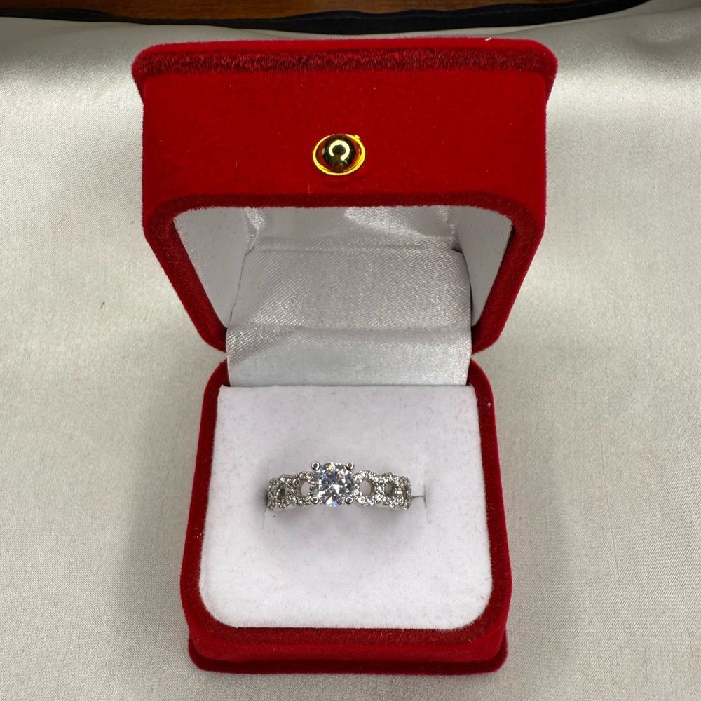 Elegant Silver Ring moissanite diamond